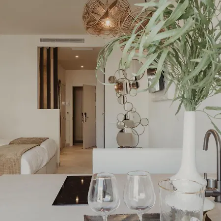 Comfy Aparthotel